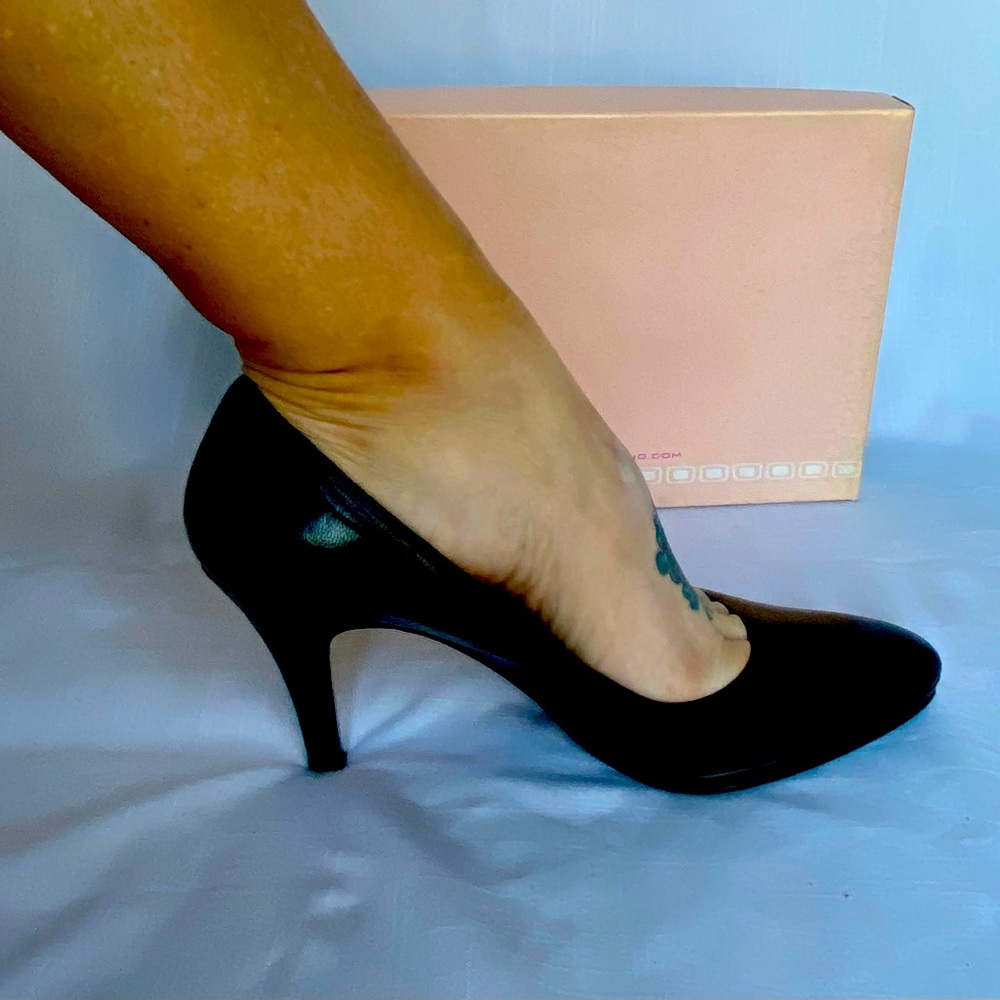 Size 7.5 black patent Bandolino Cattail pumps with 3.5” heel,almond shaped toe.